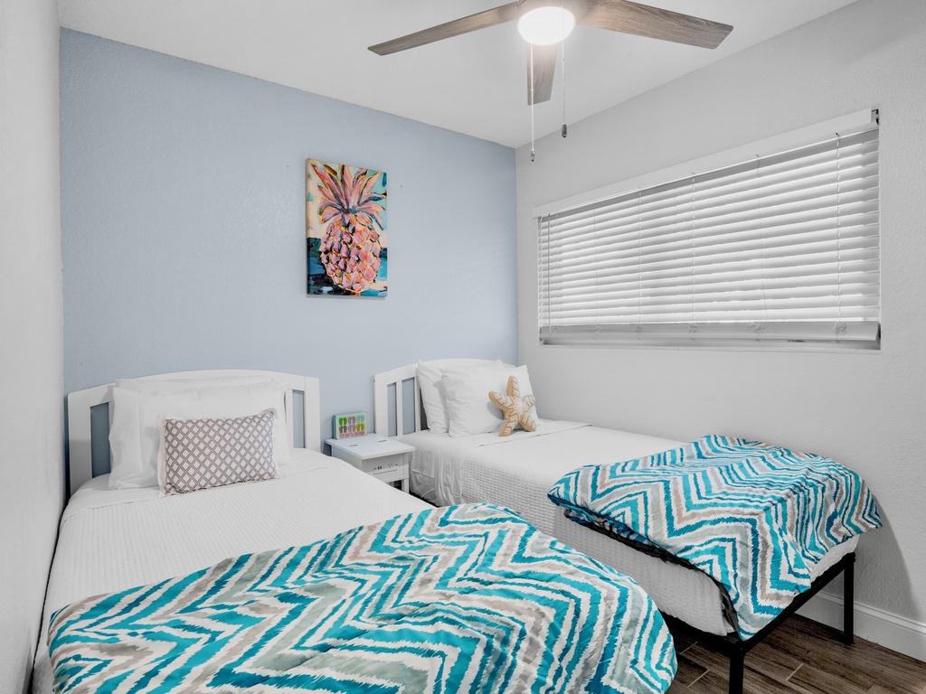Second Bedroom, Two Twin Beds