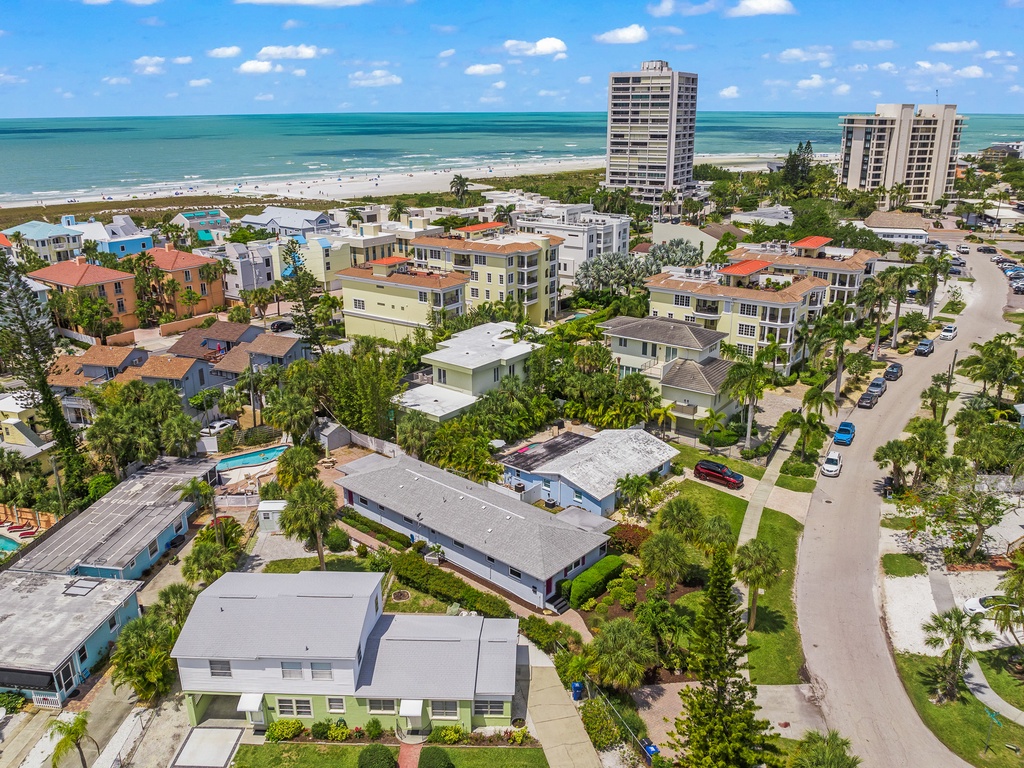 Close to Beach!