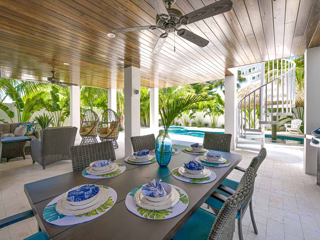 Covered Patio, Dining Area