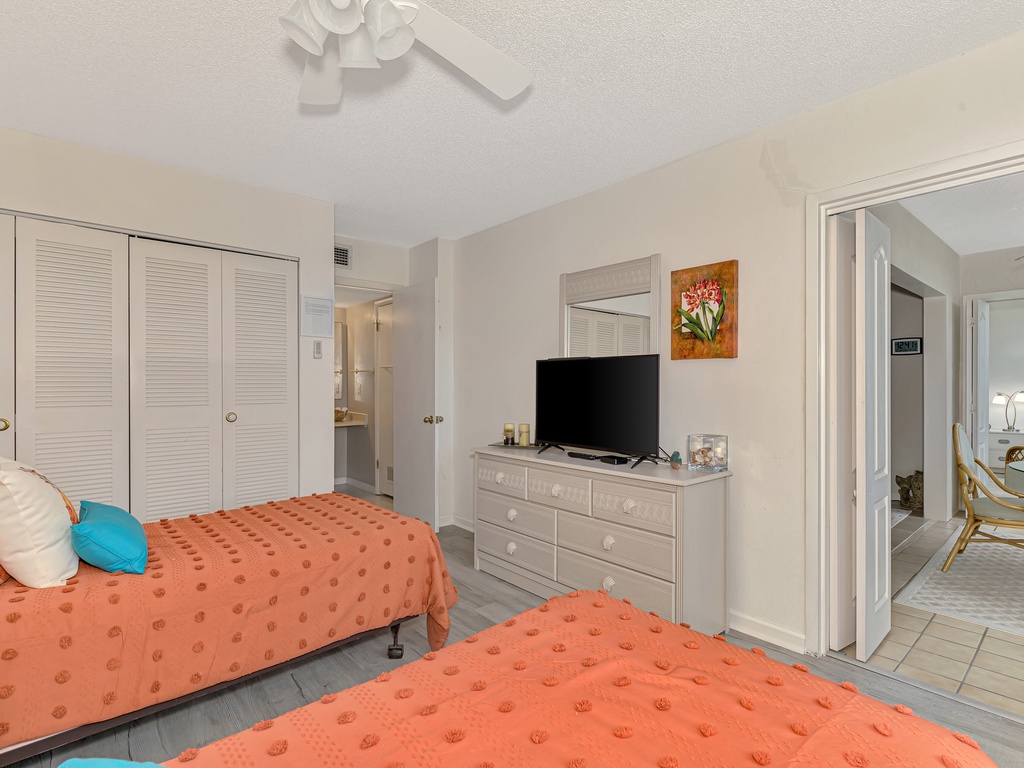 Second Bedroom, Two Twin beds with TV