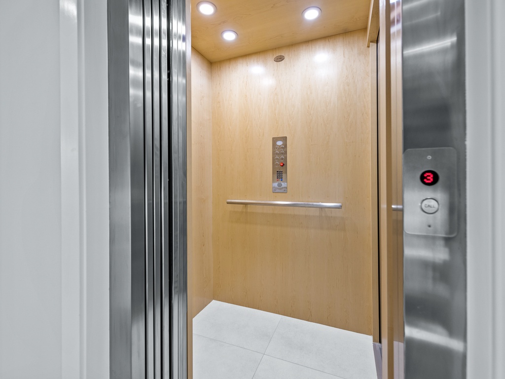 Knot A Basic Beach House - Lido Key Vacations