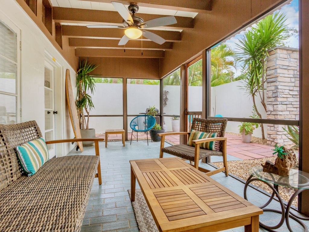 Guest House, Patio