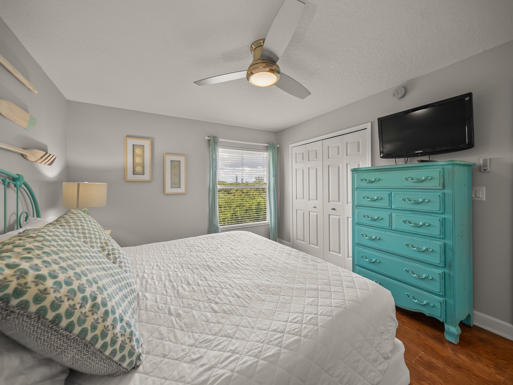 Second Bedroom, King bed