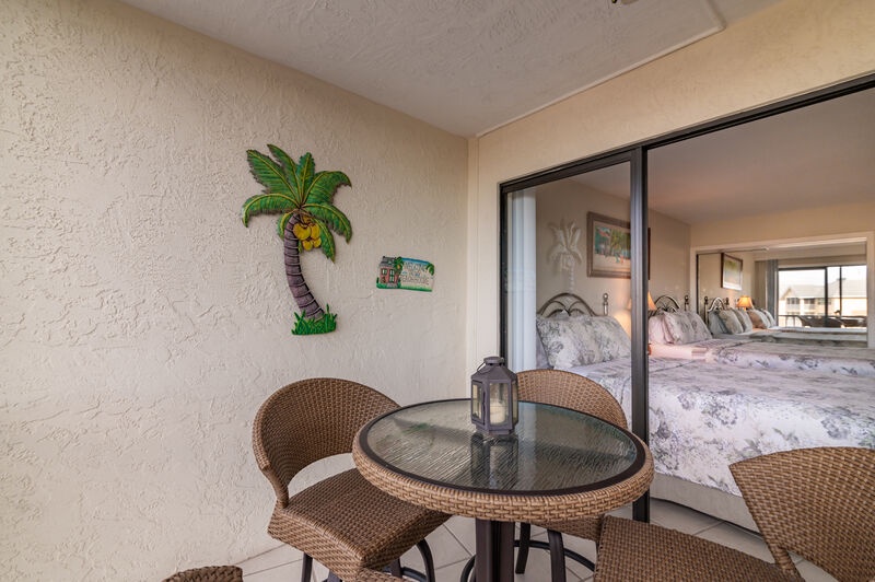 Private Balcony - Outdoor Dining Area