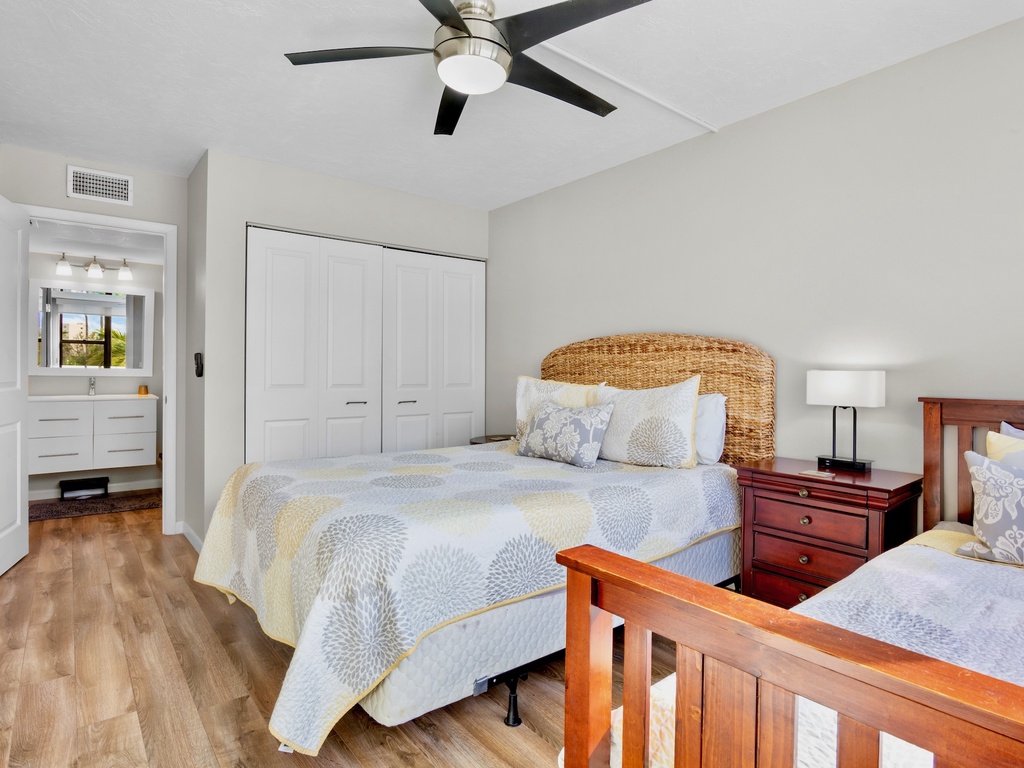 Guest Bedroom, Queen and Twin beds