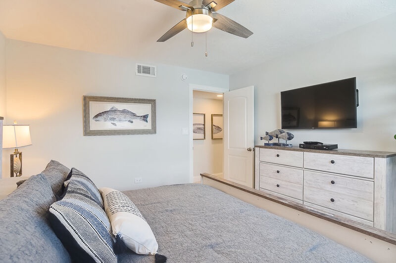 Second Bedroom, King bed