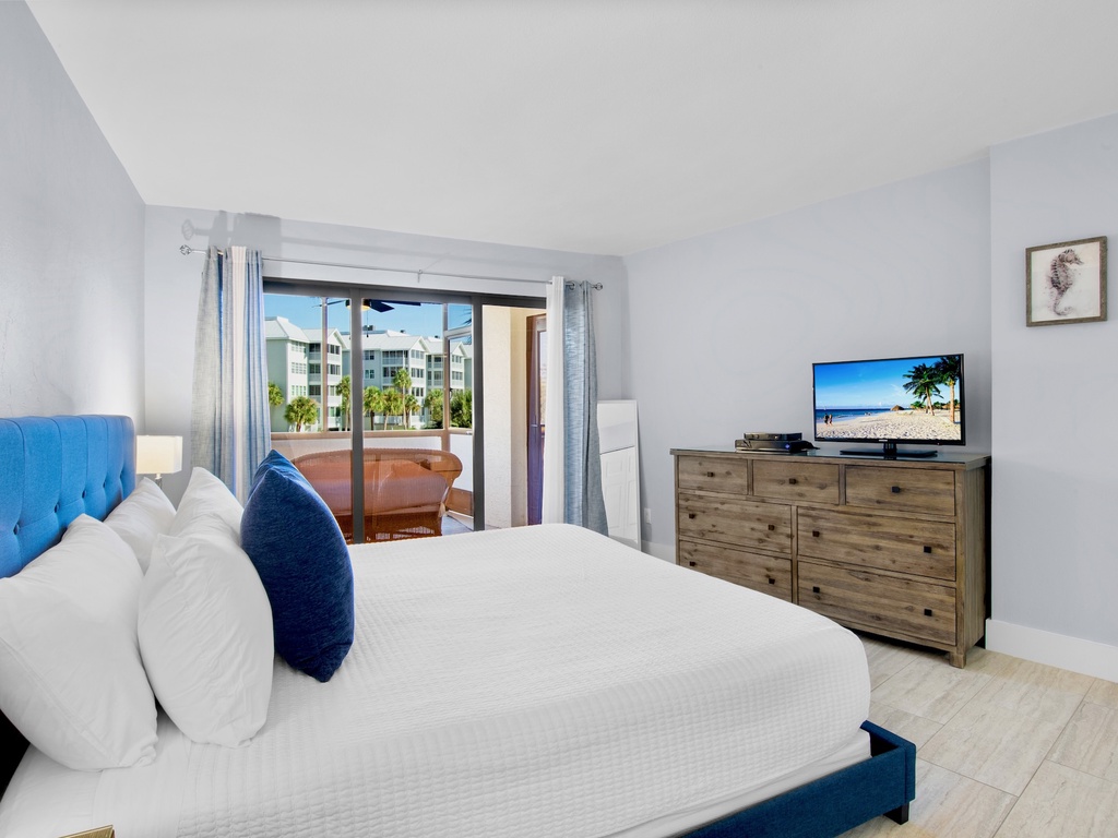 Harbor Towers Unit 212 by Tropical Sands Accommodations