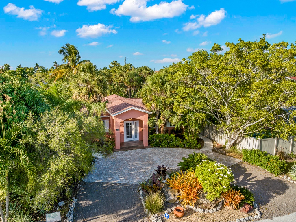 The Pink Flamingo - Lido Key Vacations