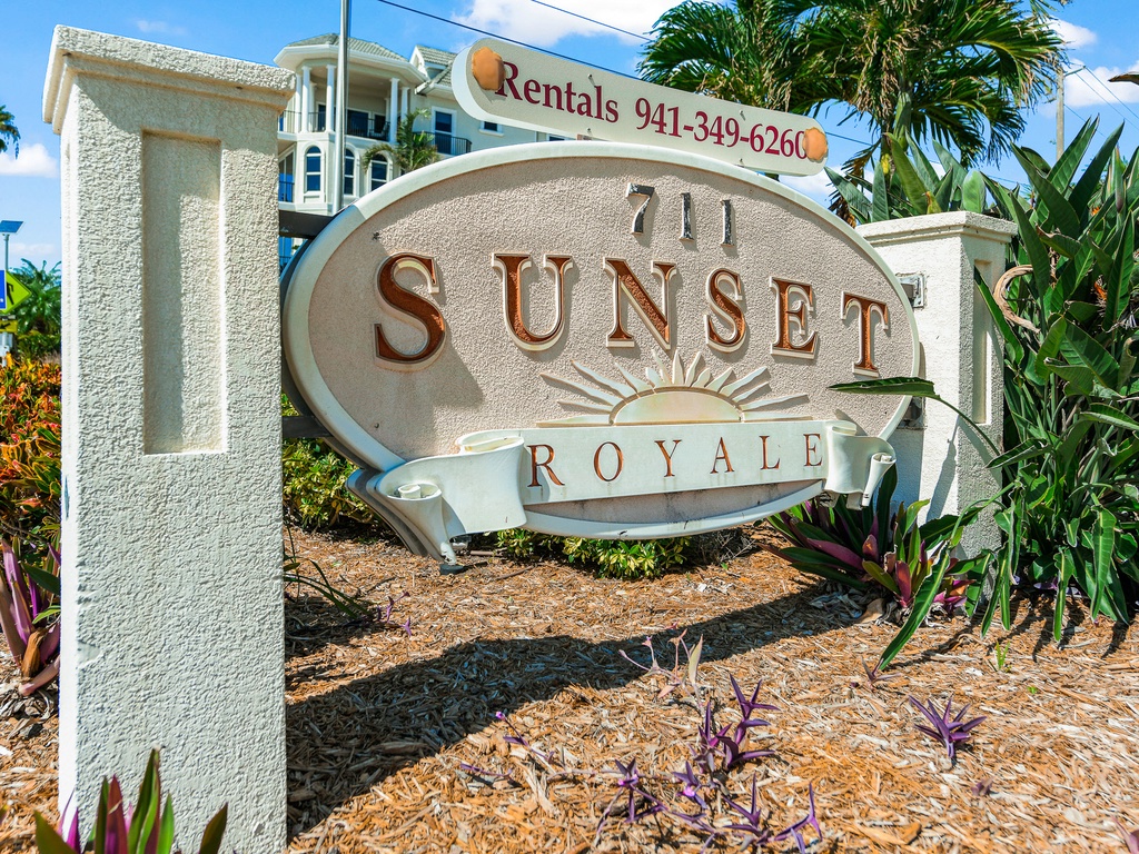 Sunset Royale - Tropical Sands Accommodations