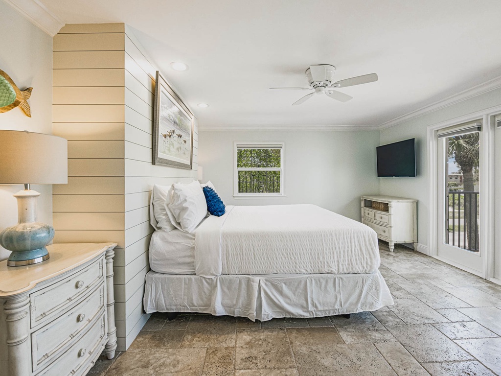 Primary Bedroom (2nd Floor), King bed