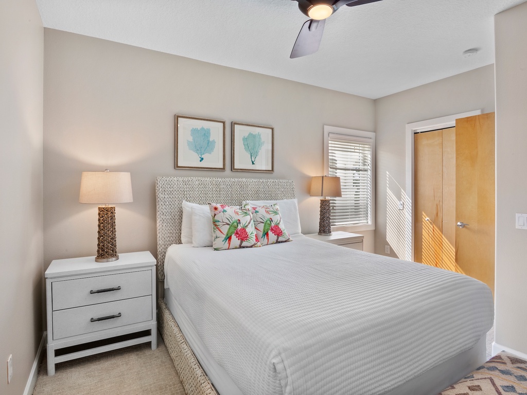 Second Bedroom, Queen