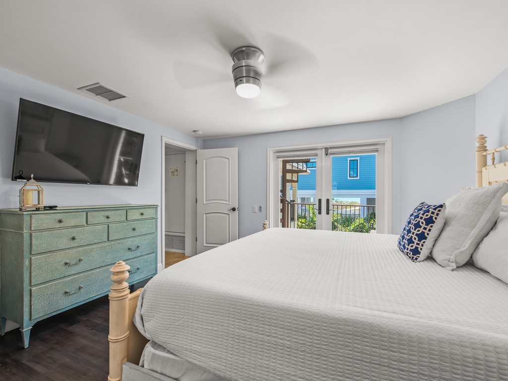 Second Bedroom (2nd Floor), King bed