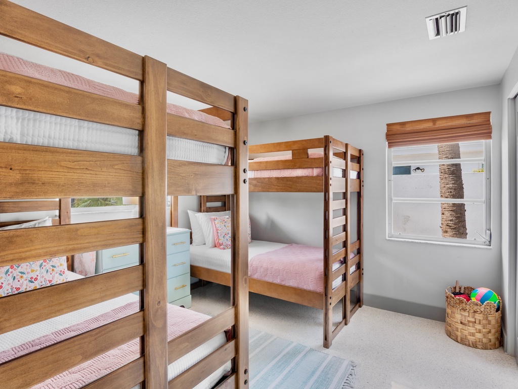 Third Bedroom, Two Twin/Twin Bunks