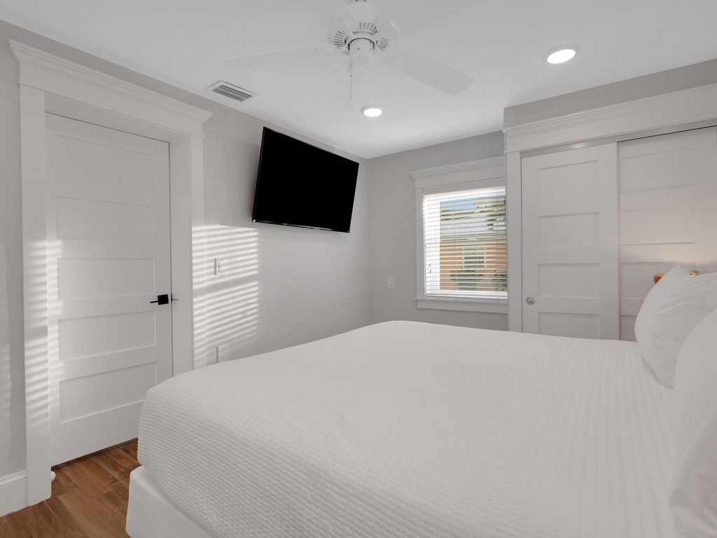 Second Bedroom, King