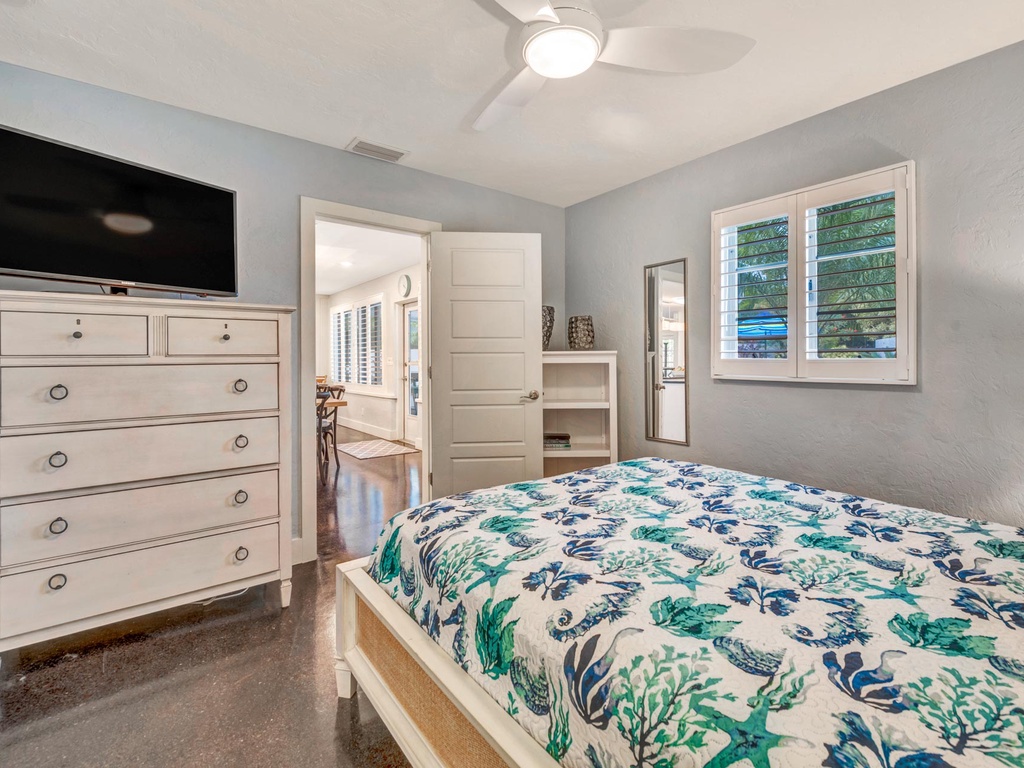 Primary Bedroom, King Bed with Ensuite Bathroom
