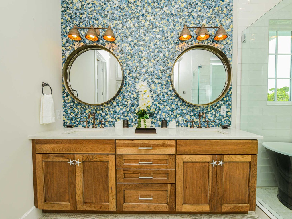 Master Bathroom - Double Vanity Sinks