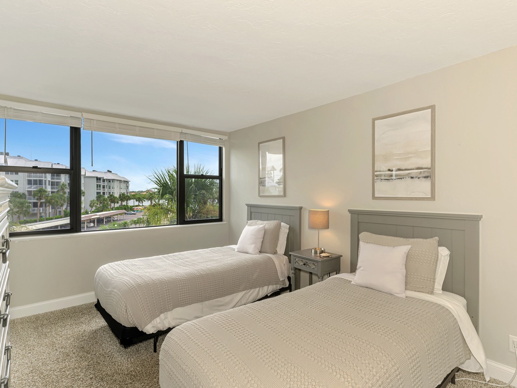 Second Bedroom, Two Twin beds