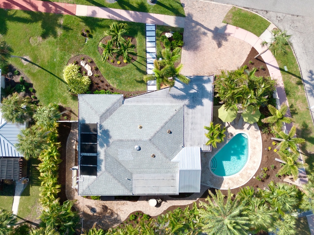 House featuring a private pool