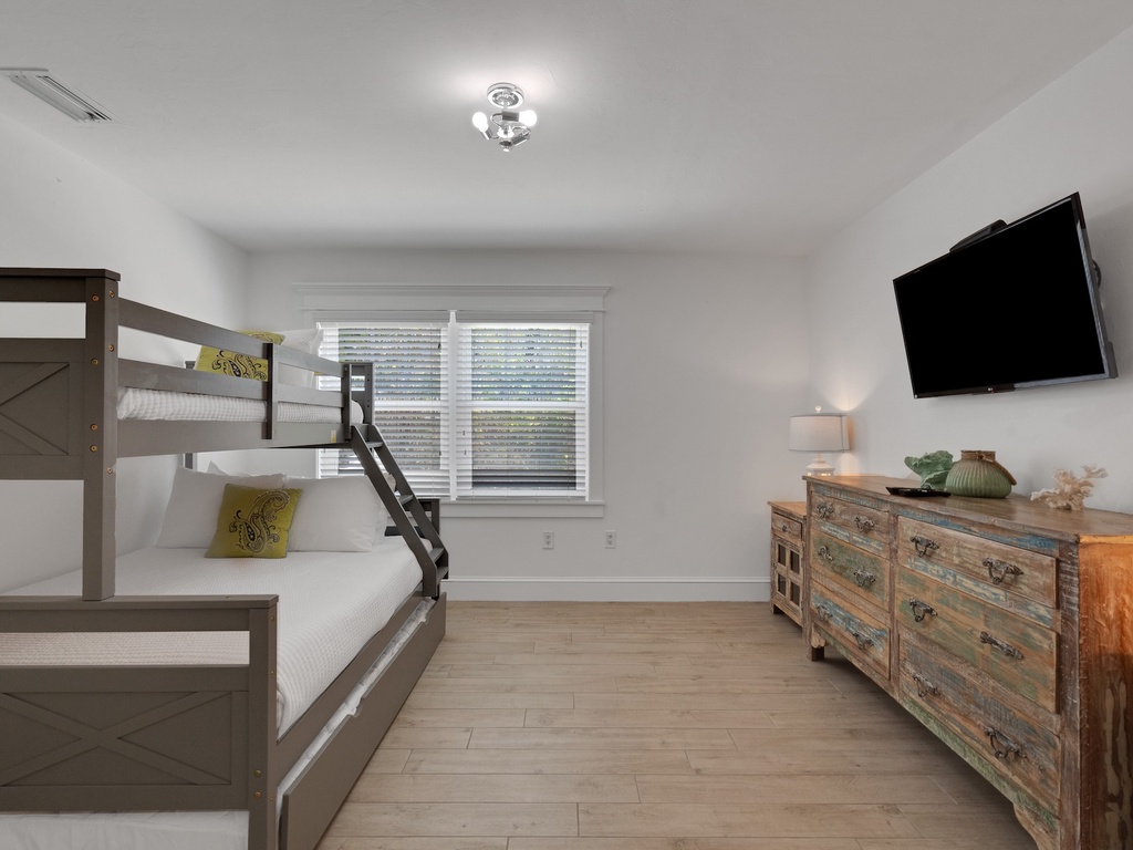 Seventh Bedroom, Twin/Full Bunk