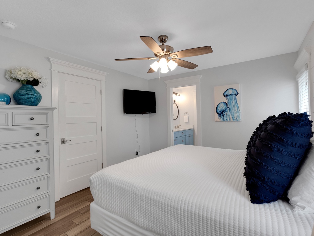 Seventh Bedroom, King