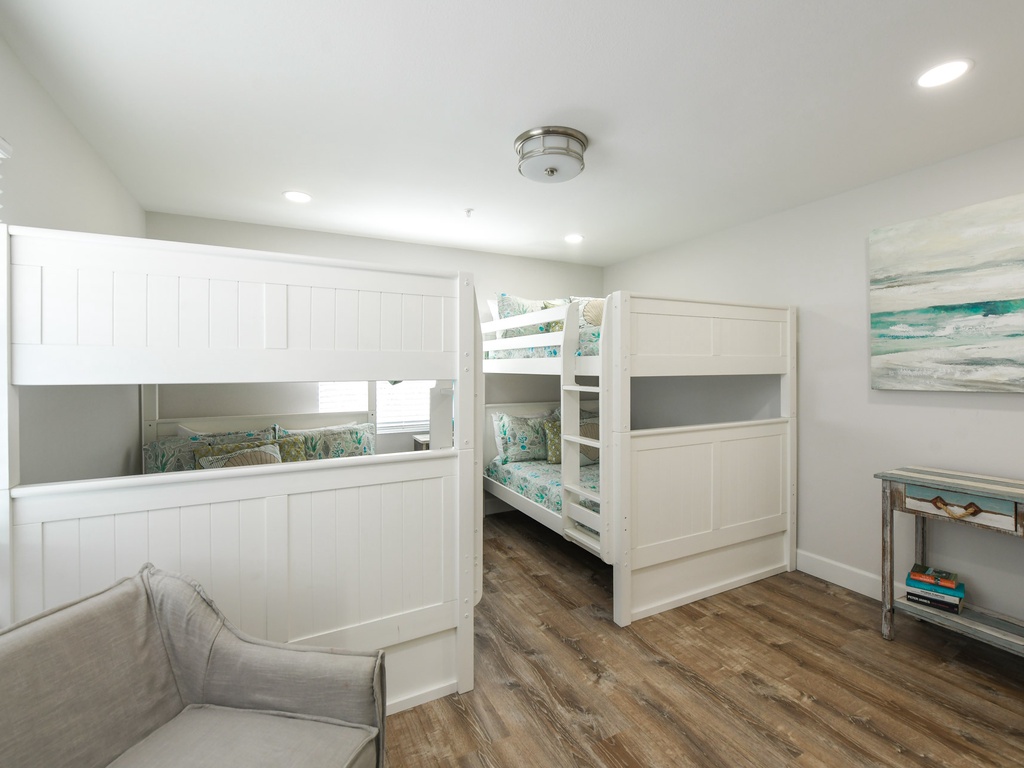 West Unit - Third Bedroom - Two Full Bunks