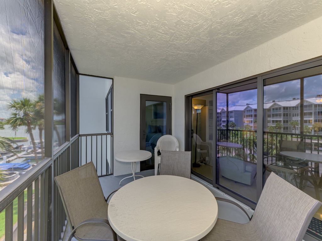 Screened-in Balcony