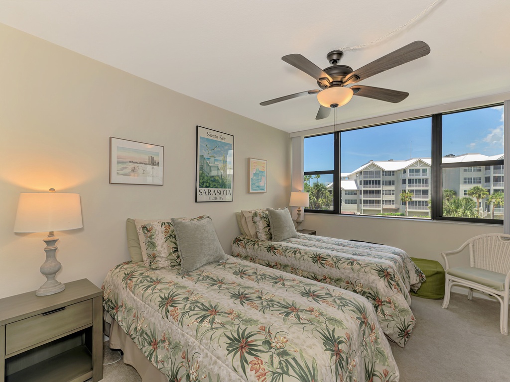 Second Bedroom, Two Twin beds