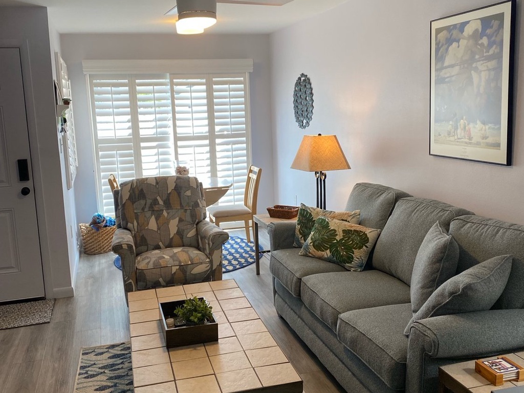 Living Room/ Dining