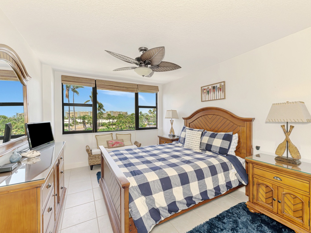 Second Bedroom, Queen