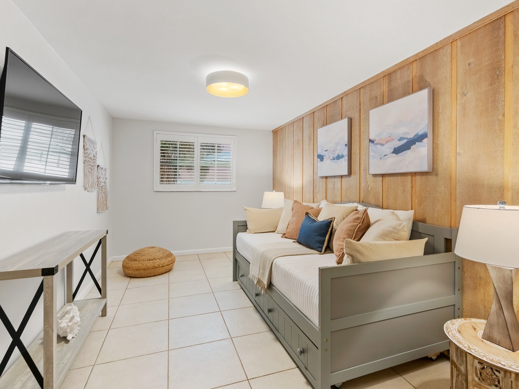 Second Bedroom - Twin Bedroom with Trundle