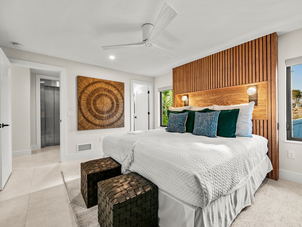 Second Bedroom, King Bed