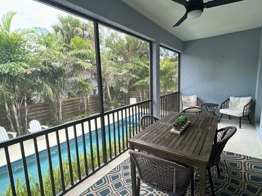 Screened Lanai with Dining for 4 - Overlooking Pool and Spa
