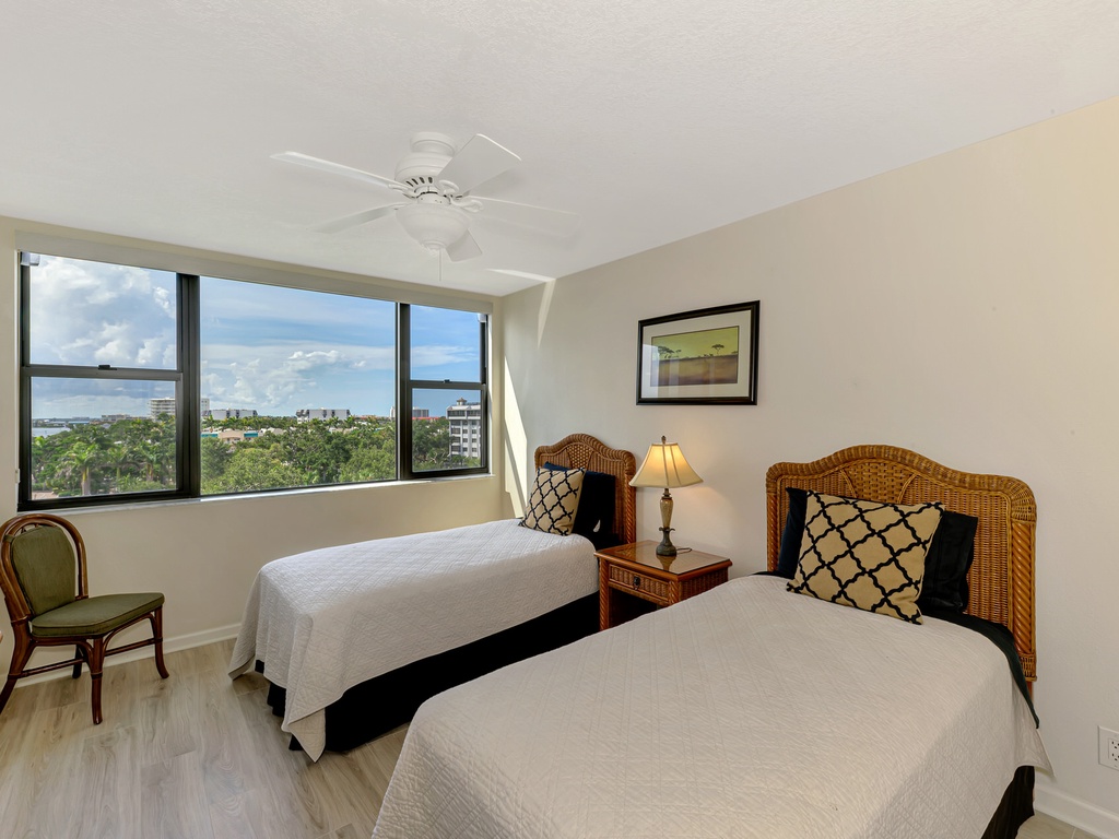 Second Bedroom, Two Twin beds