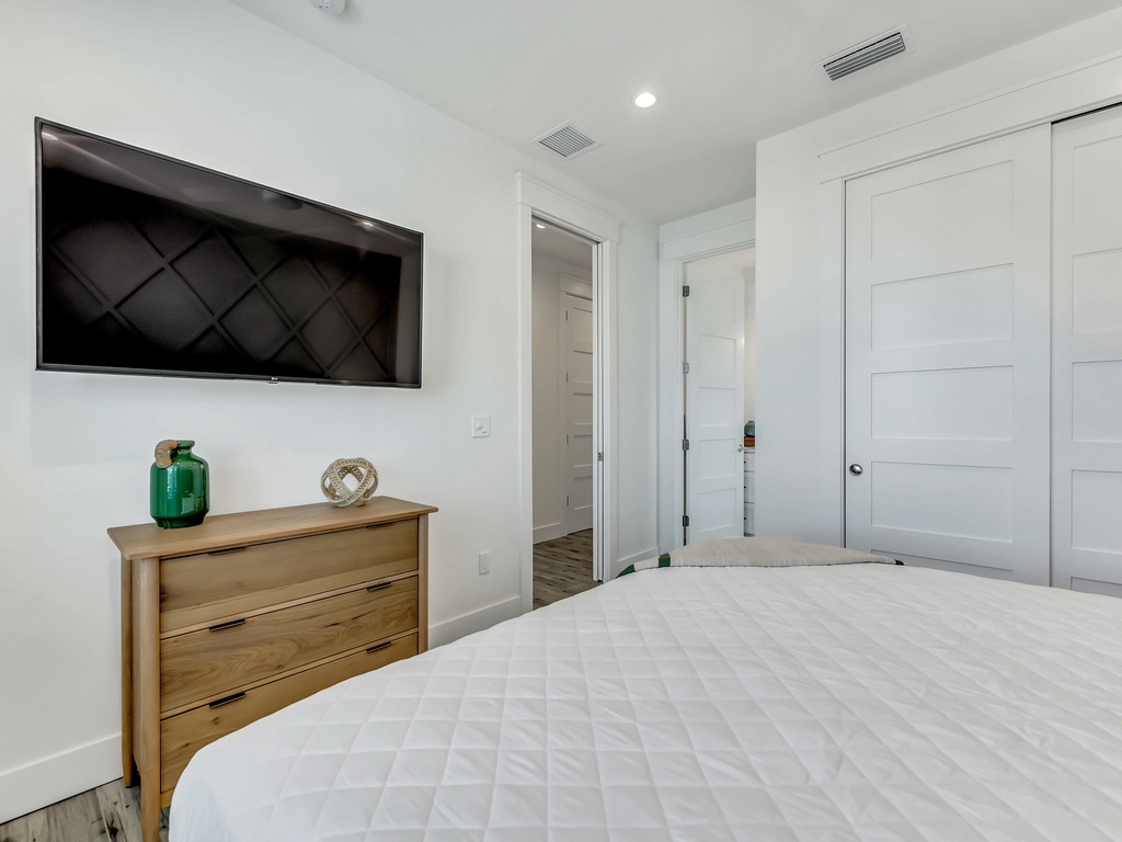 Additional Bedroom - King