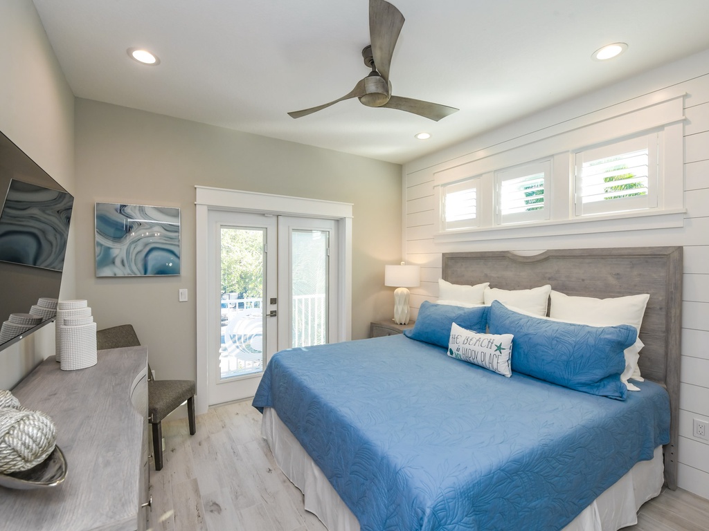 Second Bedroom, Second floor - King