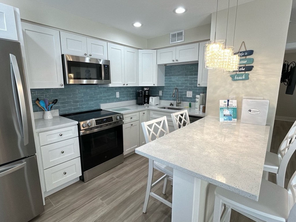 Spacious kitchen with appliances