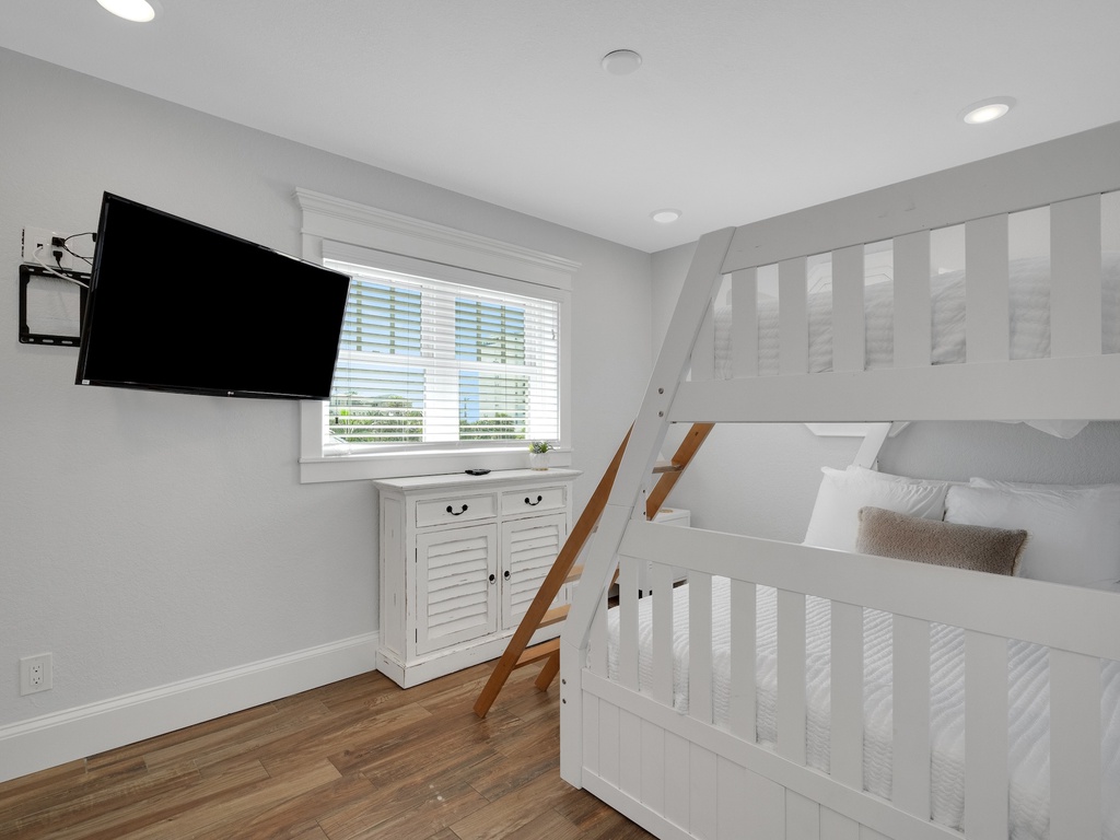 Fourth Bedroom, Twin/Full Bunk