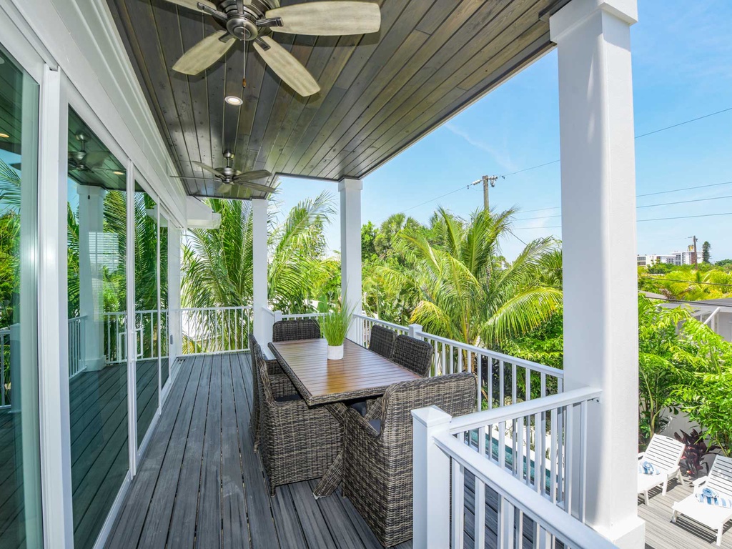 Balcony Dining