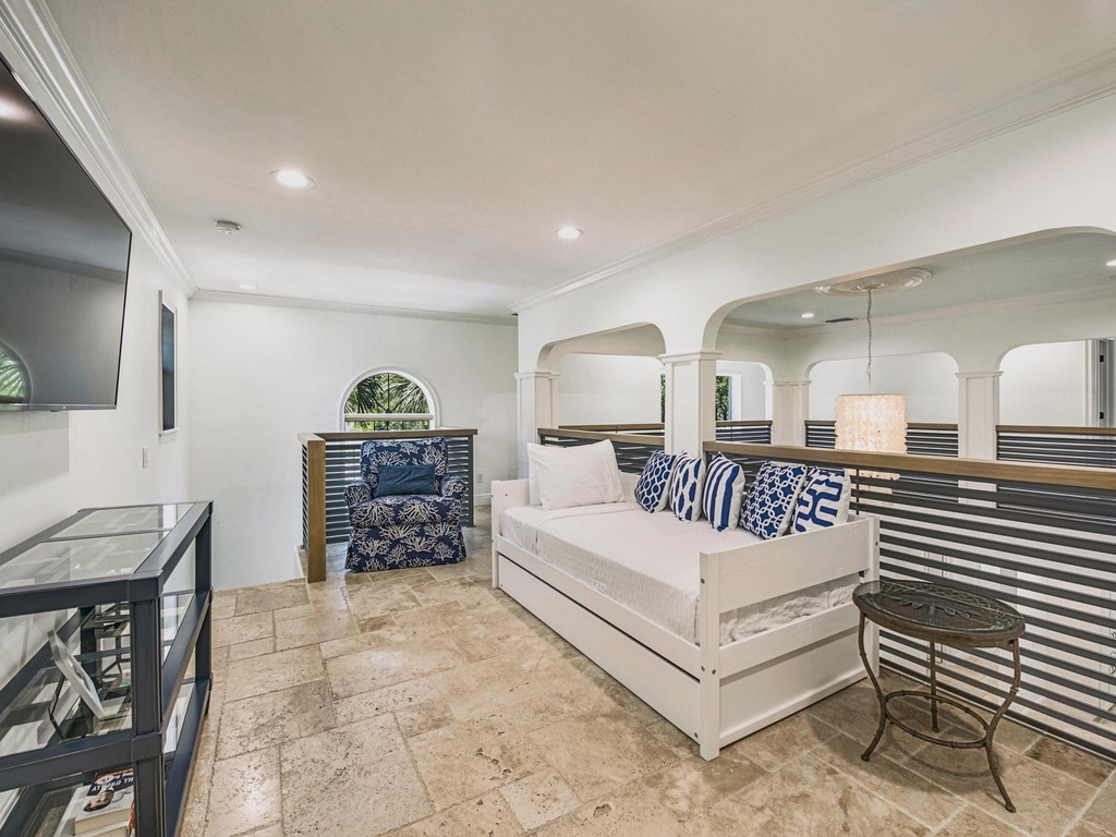 Loft w/ Twin Daybed-2nd Floor