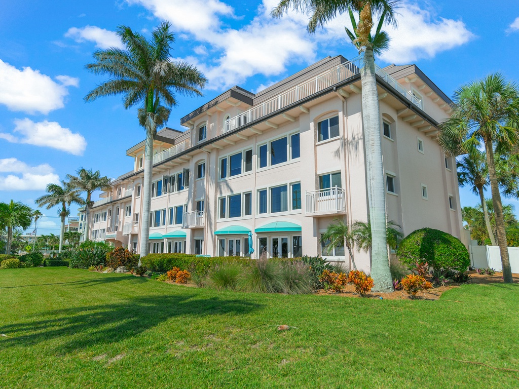 Sunset Royale - Tropical Sands Accommodations