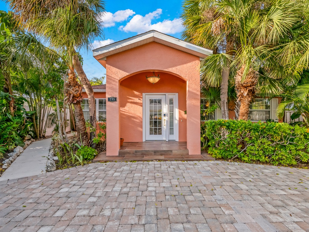 The Pink Flamingo - Lido Key Vacations