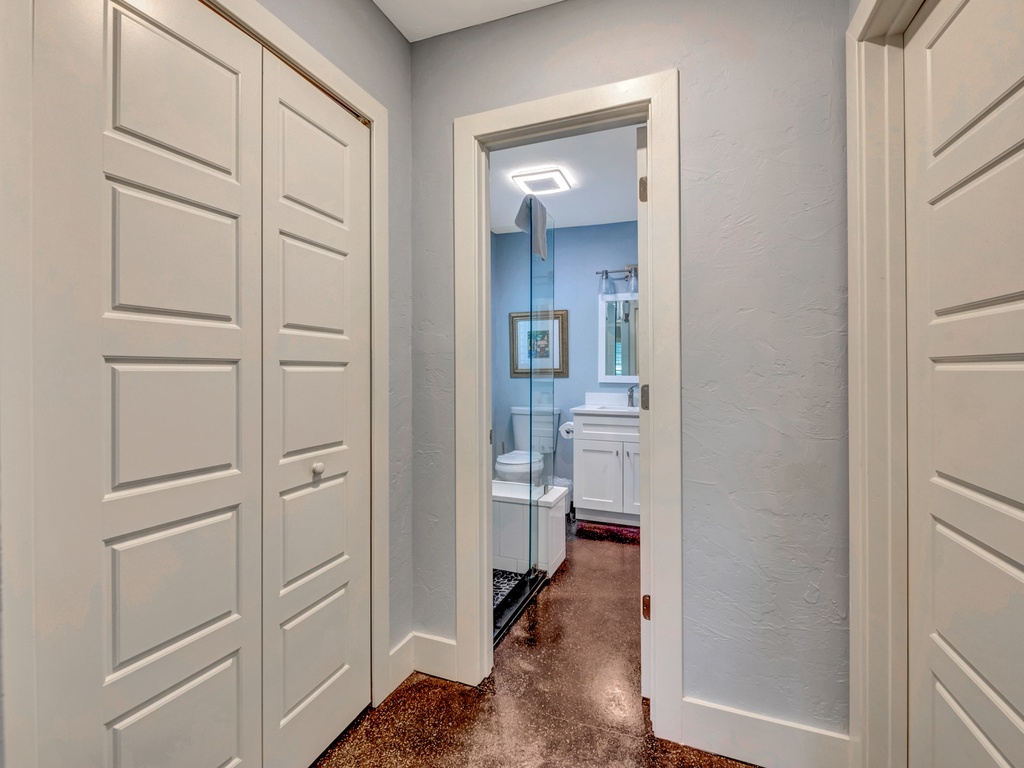 Master King Bedroom Ensuite Bath and Closet