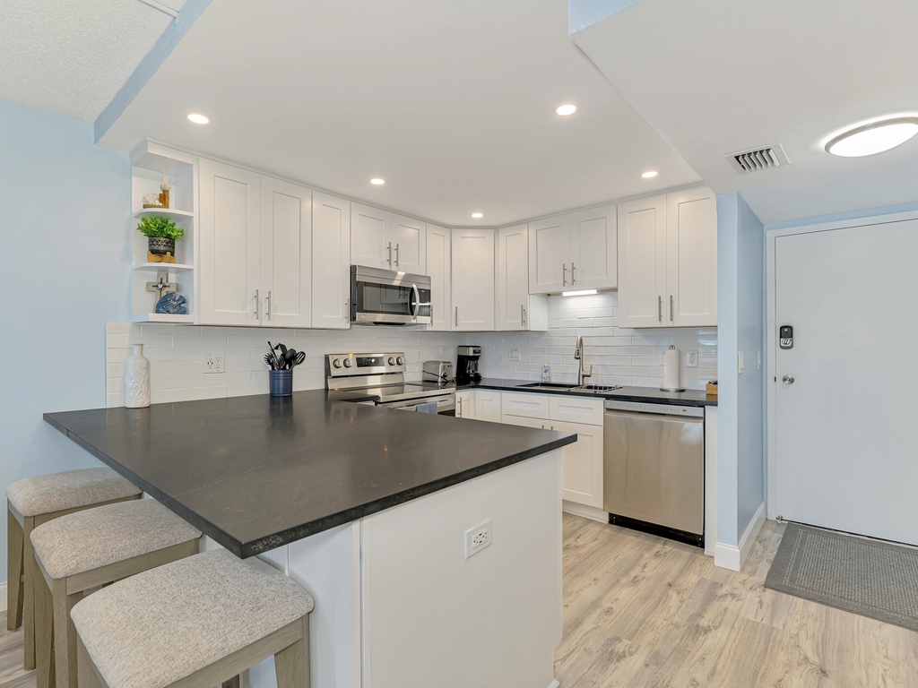 Harbor Towers 312