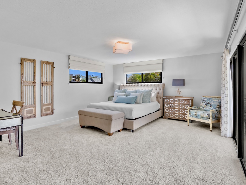Primary Bedroom (2nd Floor), King bed