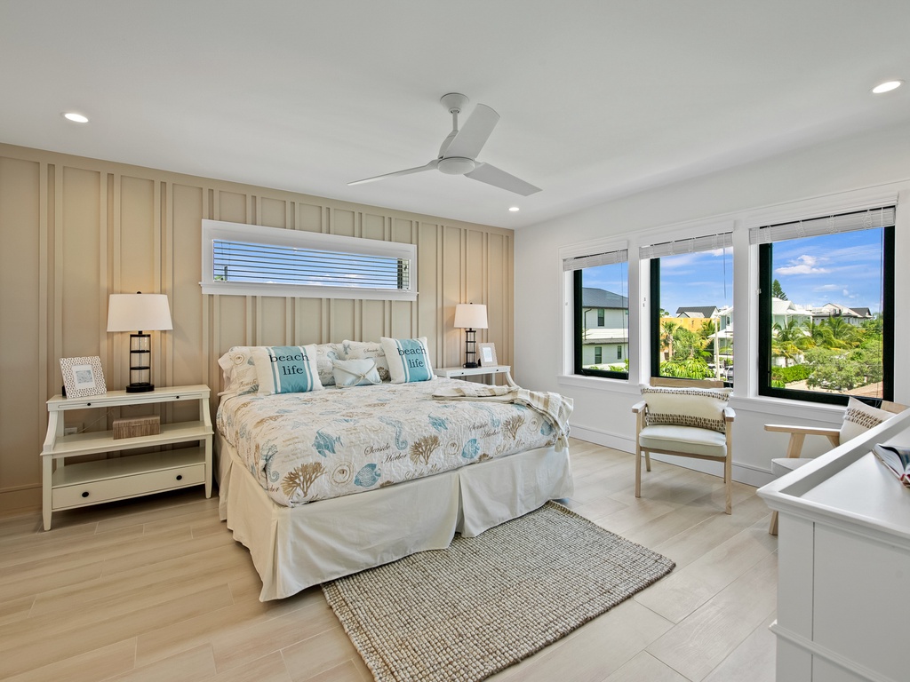 Fourth Bedroom (2nd floor): King bed