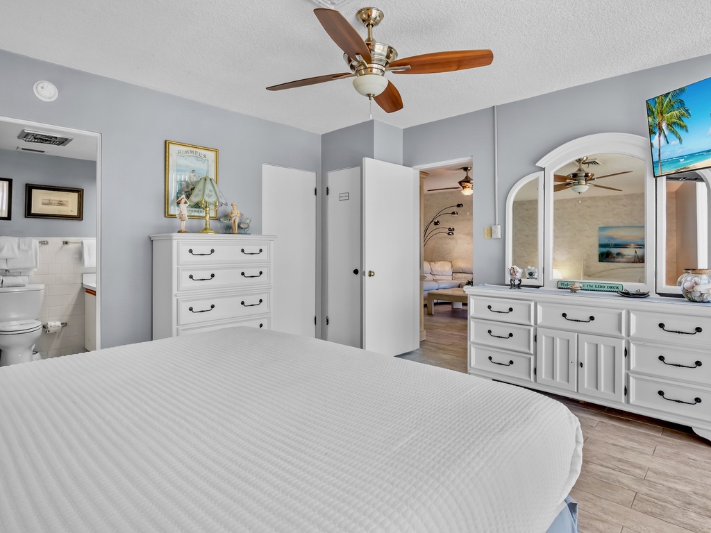 Primary Bedroom, King bed