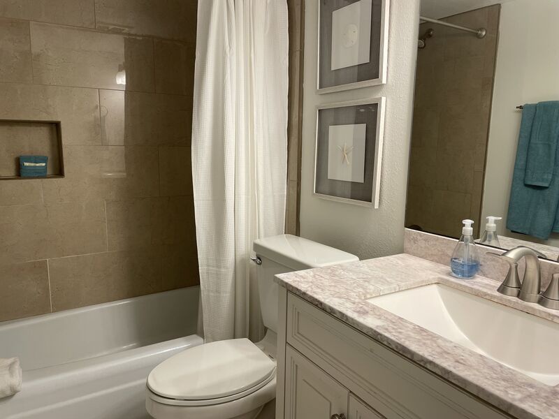 Hallway Full Bathroom