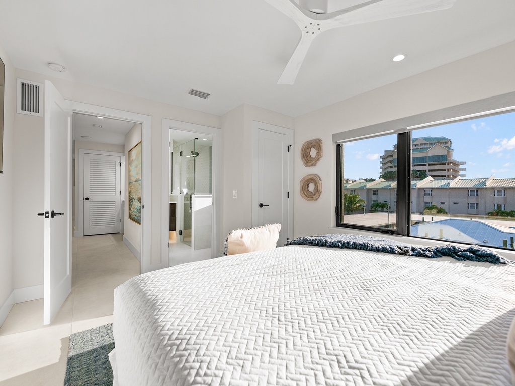 Sixth Bedroom, King Bed