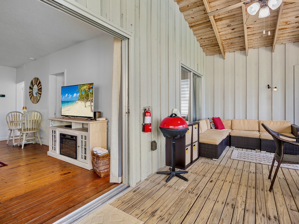 Lanai Seating