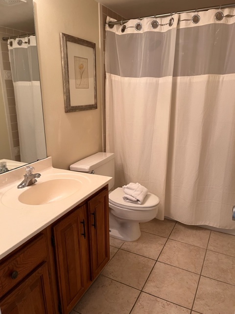 955 Guest Bath